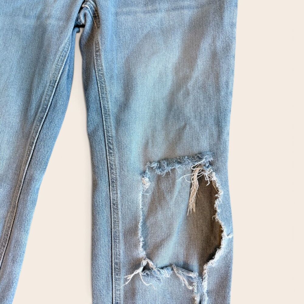 Free People Women’s S 25 Distressed Jeans Light Wash Ripped Straight Leg Raw Hem